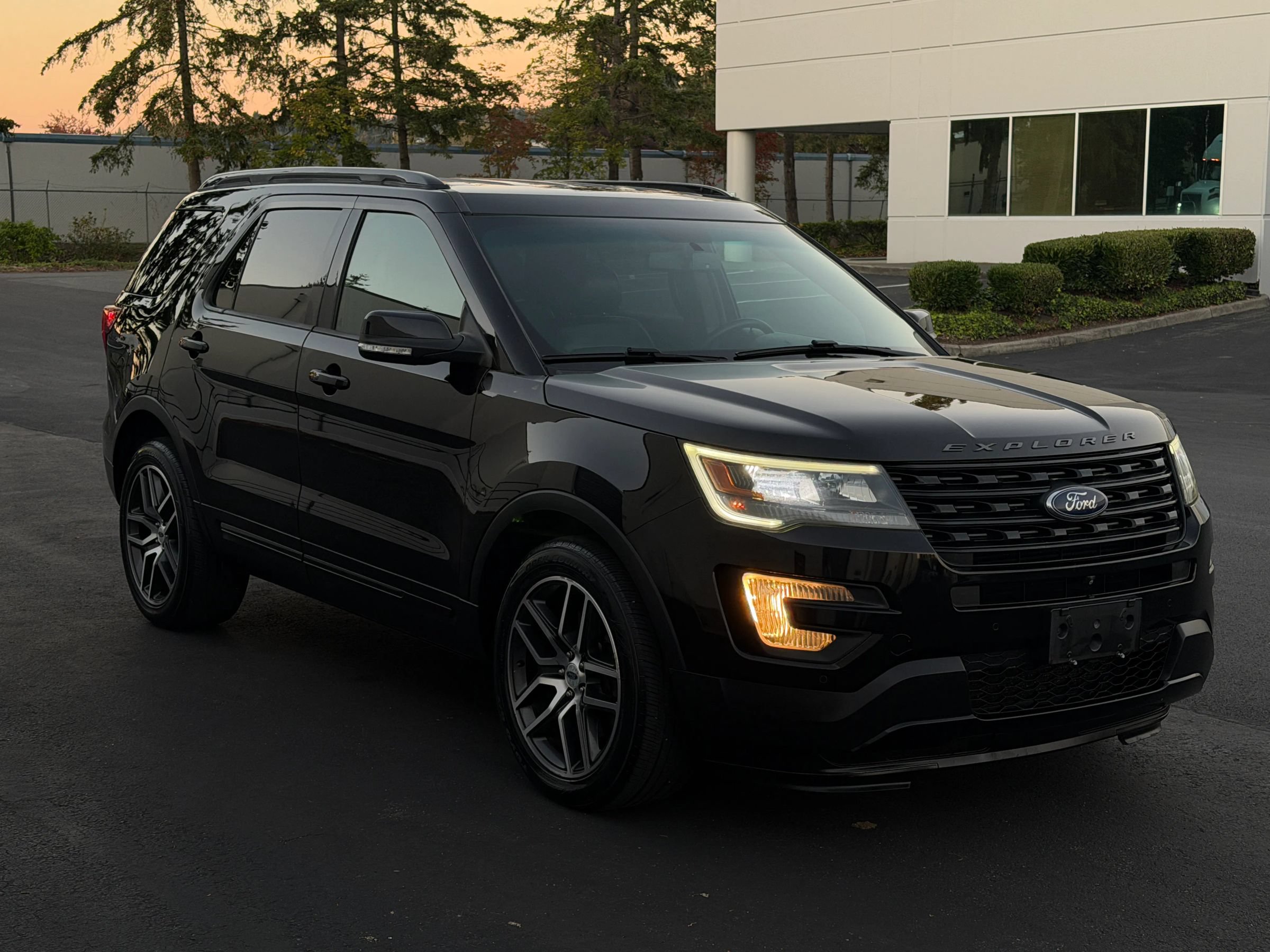 Used 2016 Ford Explorer Sport w/ Equipment Group 401A AWD/4WD image 5