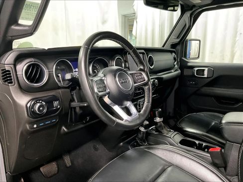 Used 2023 Jeep Wrangler Sahara w/ Cold Weather Group AWD/4WD image 8