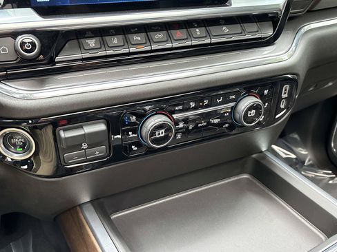 Used 2024 Chevrolet Silverado 2500 High Country w/ High Country Premium Package AWD/4WD image 25