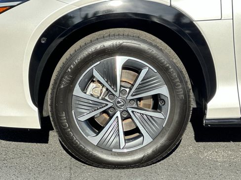 Used 2023 Lexus RZ 450e Premium image 32