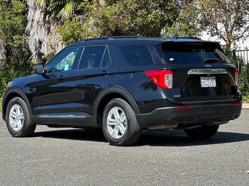 Certified 2023 Ford Explorer XLT RWD image 5