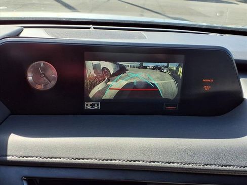 Used 2020 Lexus UX 200 image 6