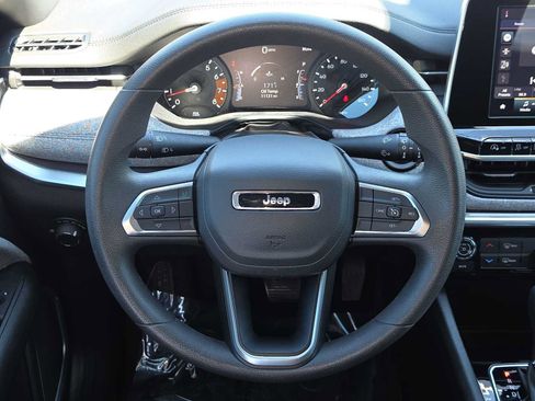 Used 2025 Jeep Compass Sport AWD/4WD image 18