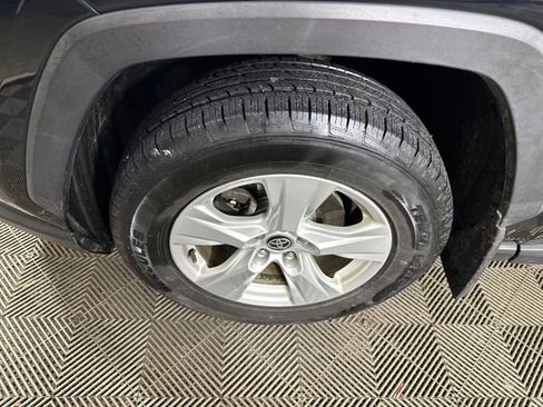 Used 2020 Toyota RAV4 XLE w/ Convenience Package image 10