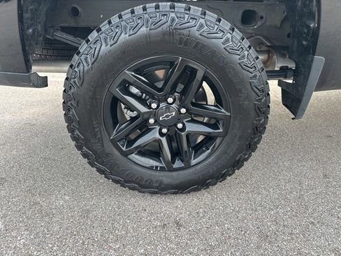 Used 2025 Chevrolet Silverado 1500 Custom Trail Boss w/ LPO, Dark Essentials Package image 41