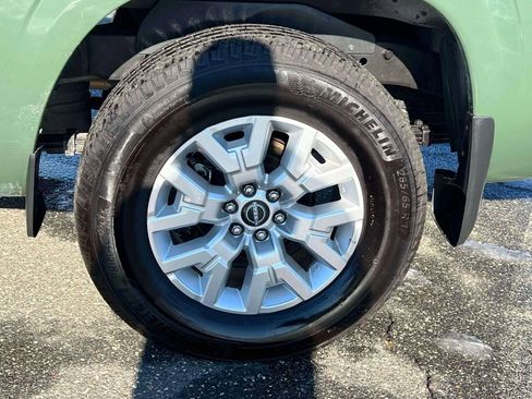Certified 2024 Nissan Frontier SV w/ SV Convenience Package image 9