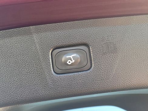 Used 2024 Ford Edge SEL w/ Convenience Package image 9