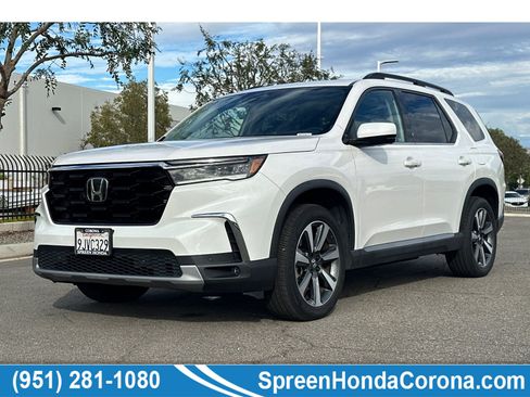 Used 2024 Honda Pilot Touring image 1