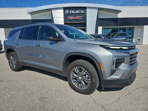 Used 2026 Chevrolet Traverse LT AWD/4WD image 1
