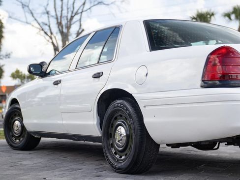 Used 2005 Ford Crown Victoria Police Interceptor RWD image 5