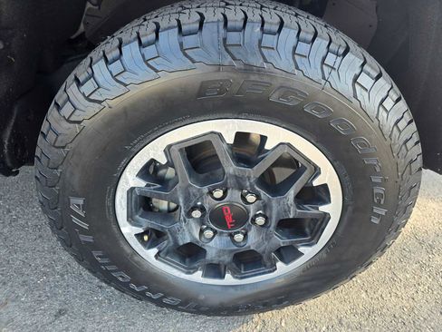 Used 2024 Toyota Tacoma TRD Off-Road image 10