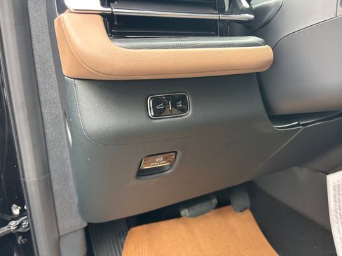 New 2025 Lincoln Navigator L Black Label image 13