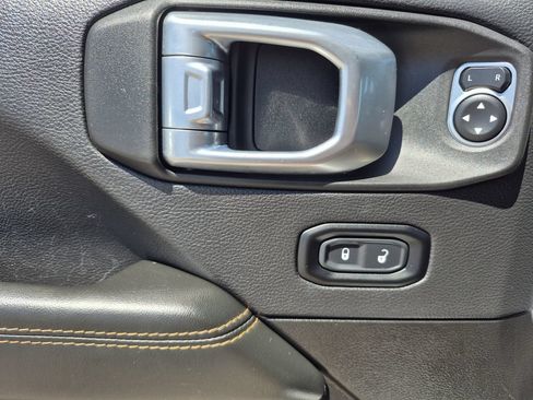 Used 2024 Jeep Wrangler Unlimited Sahara AWD/4WD image 8
