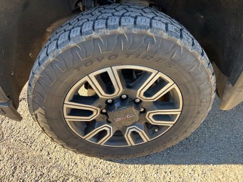 Used 2021 GMC Sierra 2500 AT4 w/ AT4 Premium Plus Package image 3