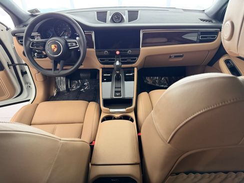 Certified 2026 Porsche Macan AWD/4WD image 17