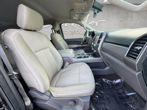 Used 2019 Ford Expedition XLT image 24