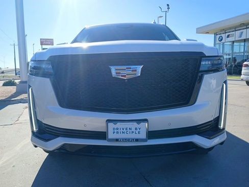 Used 2021 Cadillac Escalade Sport image 2