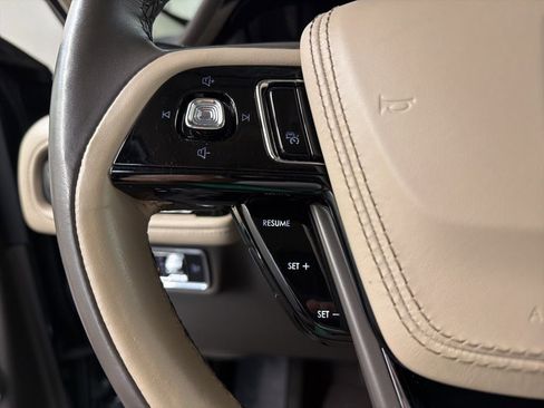 Used 2022 Lincoln Aviator Reserve w/ Equipment Group 201A AWD/4WD image 17