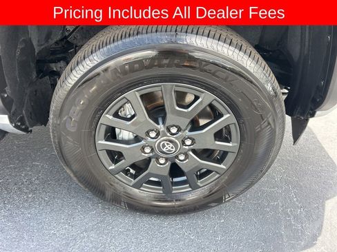 Used 2025 Toyota 4Runner SR5 AWD/4WD image 23