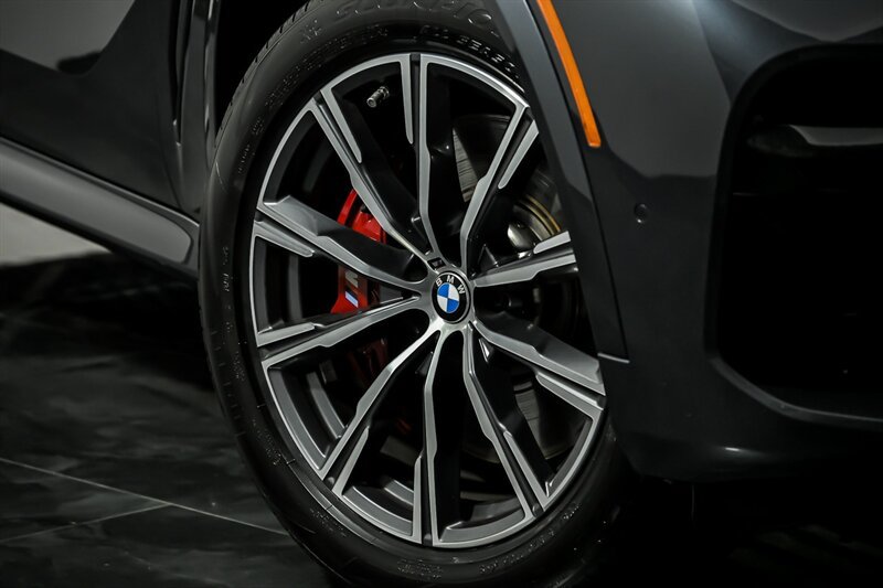 Used 2022 BMW X5 M50i w/ Executive Package AWD/4WD image 3