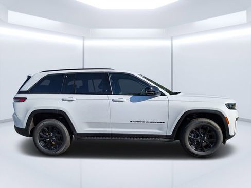 New 2026 Jeep Grand Cherokee Altitude AWD/4WD image 2
