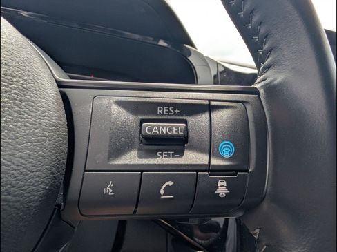 Used 2025 Nissan Pathfinder SV AWD/4WD image 16