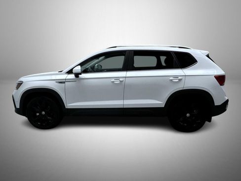 Used 2022 Volkswagen Taos SE w/ Panoramic Sunroof Package AWD/4WD image 8