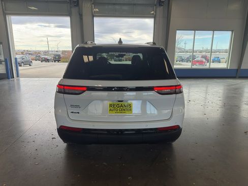 New 2025 Jeep Grand Cherokee Altitude AWD/4WD image 4