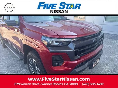 Used 2024 Chevrolet Colorado LT w/ LT Convenience Package III RWD image 3