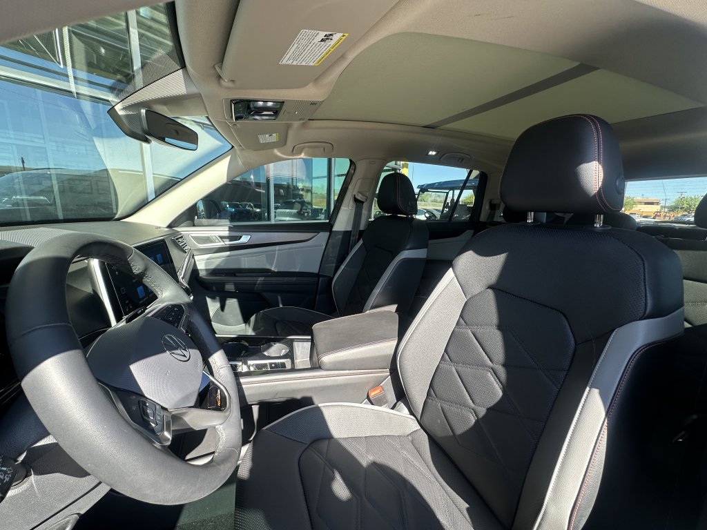 Used 2024 Volkswagen Atlas Peak Edition SE AWD/4WD image 36