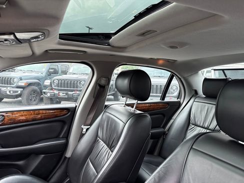 Used 2004 Jaguar XJ8 RWD image 16