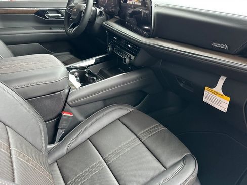 New 2025 Chevrolet Suburban High Country image 19