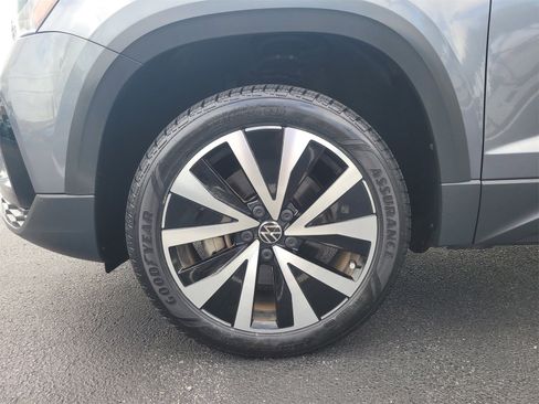 Used 2022 Volkswagen Taos SE image 9