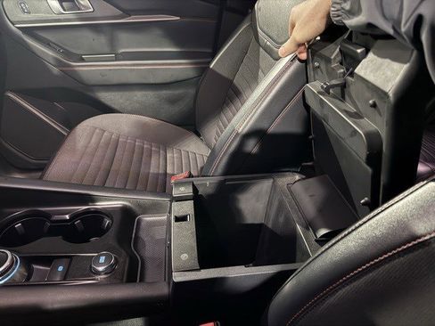 Certified 2025 Ford Explorer ST-Line w/ ST-Line Street Pack image 21