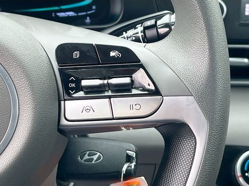 Used 2024 Hyundai Elantra SE FWD image 19