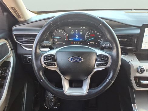 Used 2022 Ford Explorer XLT w/ Equipment Group 202A AWD/4WD image 18