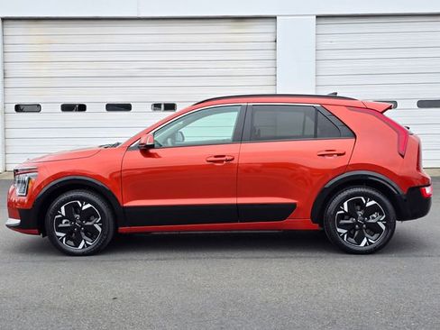 Certified 2023 Kia Niro Wind w/ Wind Preserve Package FWD image 2