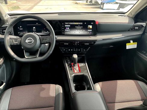 Used 2025 Nissan Kicks SR w/ SR Premium Package FWD image 5
