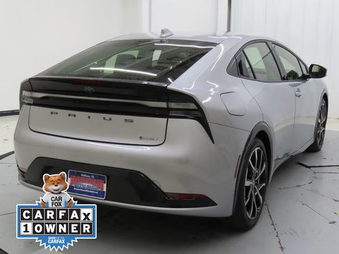 Used 2025 Toyota Prius Plug-In Hybrid image 3