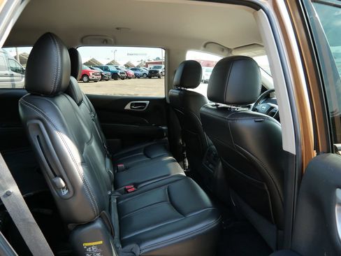 Used 2017 Nissan Pathfinder SL w/ SL Tech Package AWD/4WD image 12