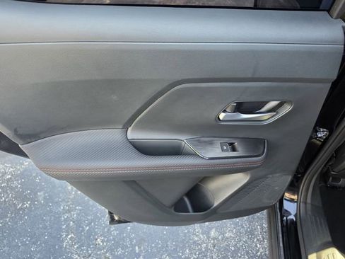 Used 2025 Nissan Kicks SR FWD image 10
