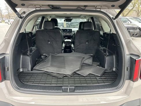 Used 2025 Kia Sorento SX AWD/4WD image 15