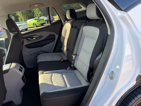 Used 2023 GMC Terrain SLE FWD image 2