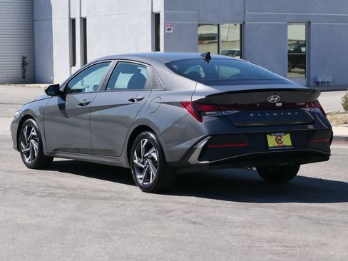 Used 2025 Hyundai Elantra Sport w/ Cargo Package FWD image 5