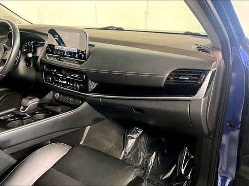 Used 2023 Nissan Rogue SL w/ SL Premium Package FWD image 16