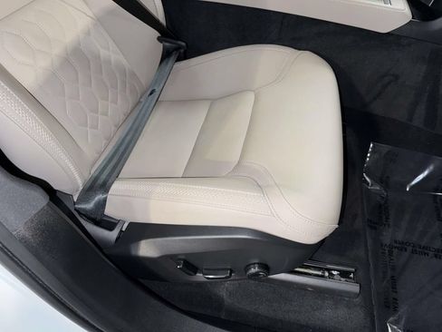 Used 2025 Volvo XC90 B6 Plus AWD/4WD image 15