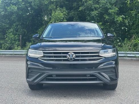 Used 2024 Volkswagen Tiguan SE AWD/4WD image 2