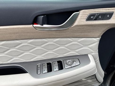 Used 2022 Hyundai Palisade Calligraphy image 16