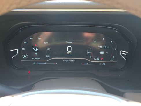 Used 2023 GMC Yukon XL Denali AWD/4WD image 10