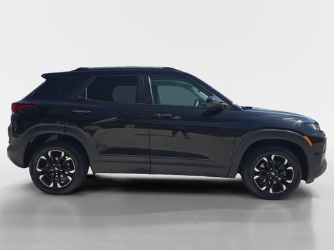 Used 2023 Chevrolet TrailBlazer LT FWD image 2